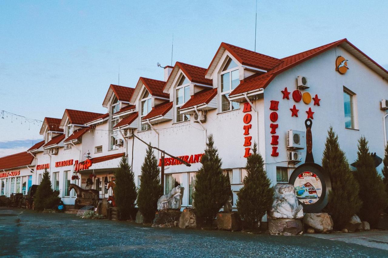 Complex Khutor Hotel Velyka Omelyana Buitenkant foto