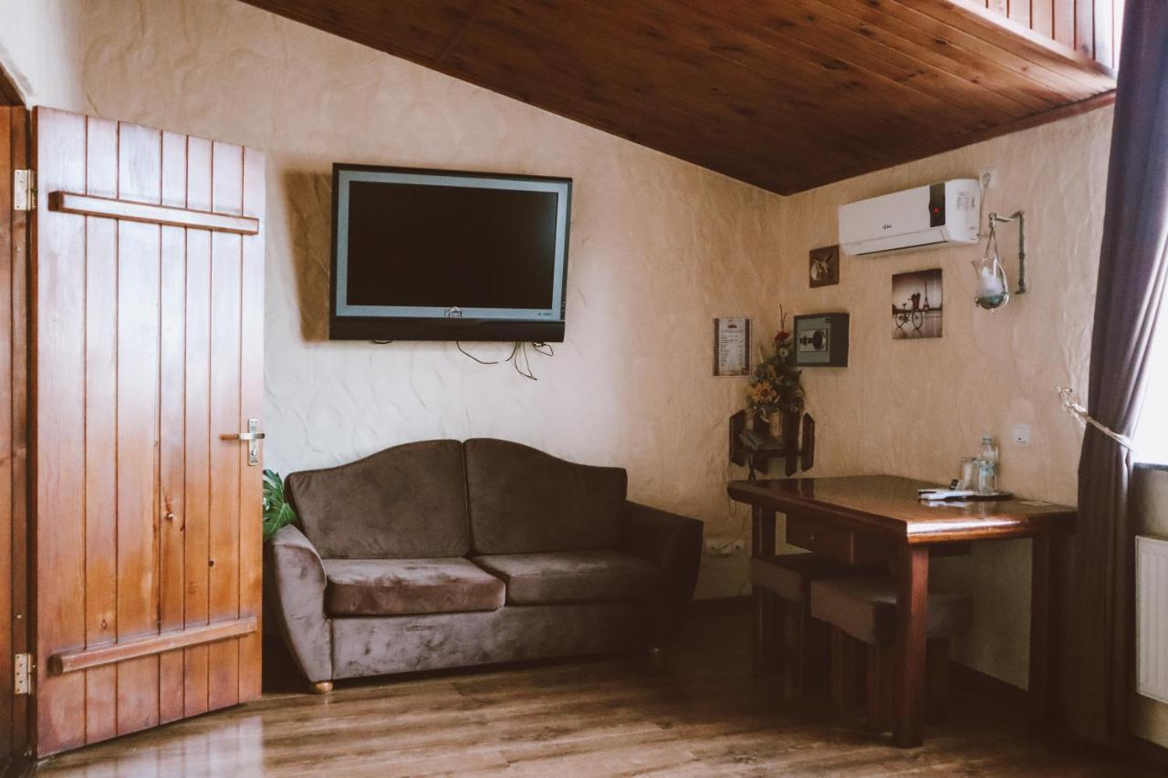 Complex Khutor Hotel Velyka Omelyana Buitenkant foto