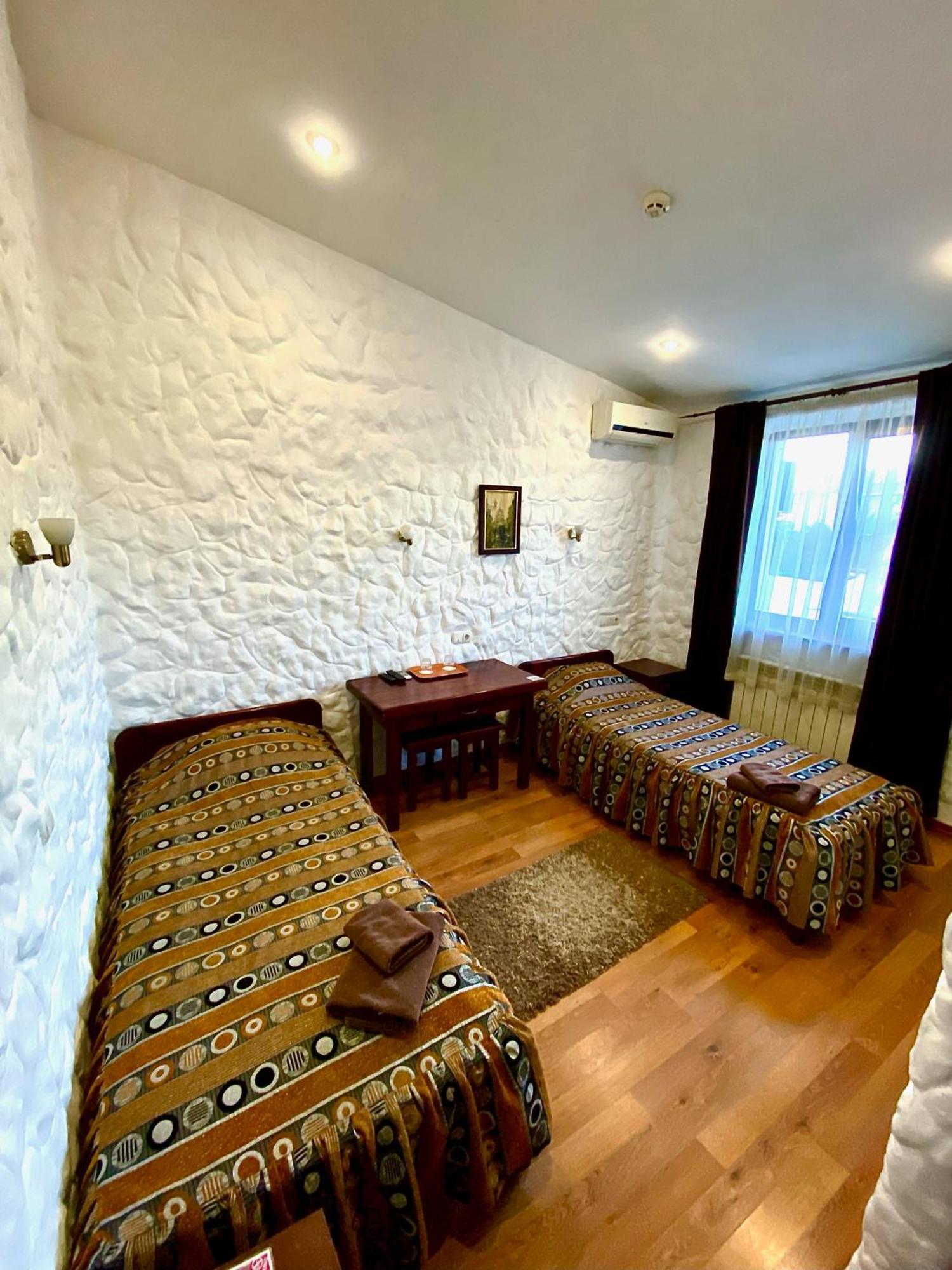 Complex Khutor Hotel Velyka Omelyana Buitenkant foto
