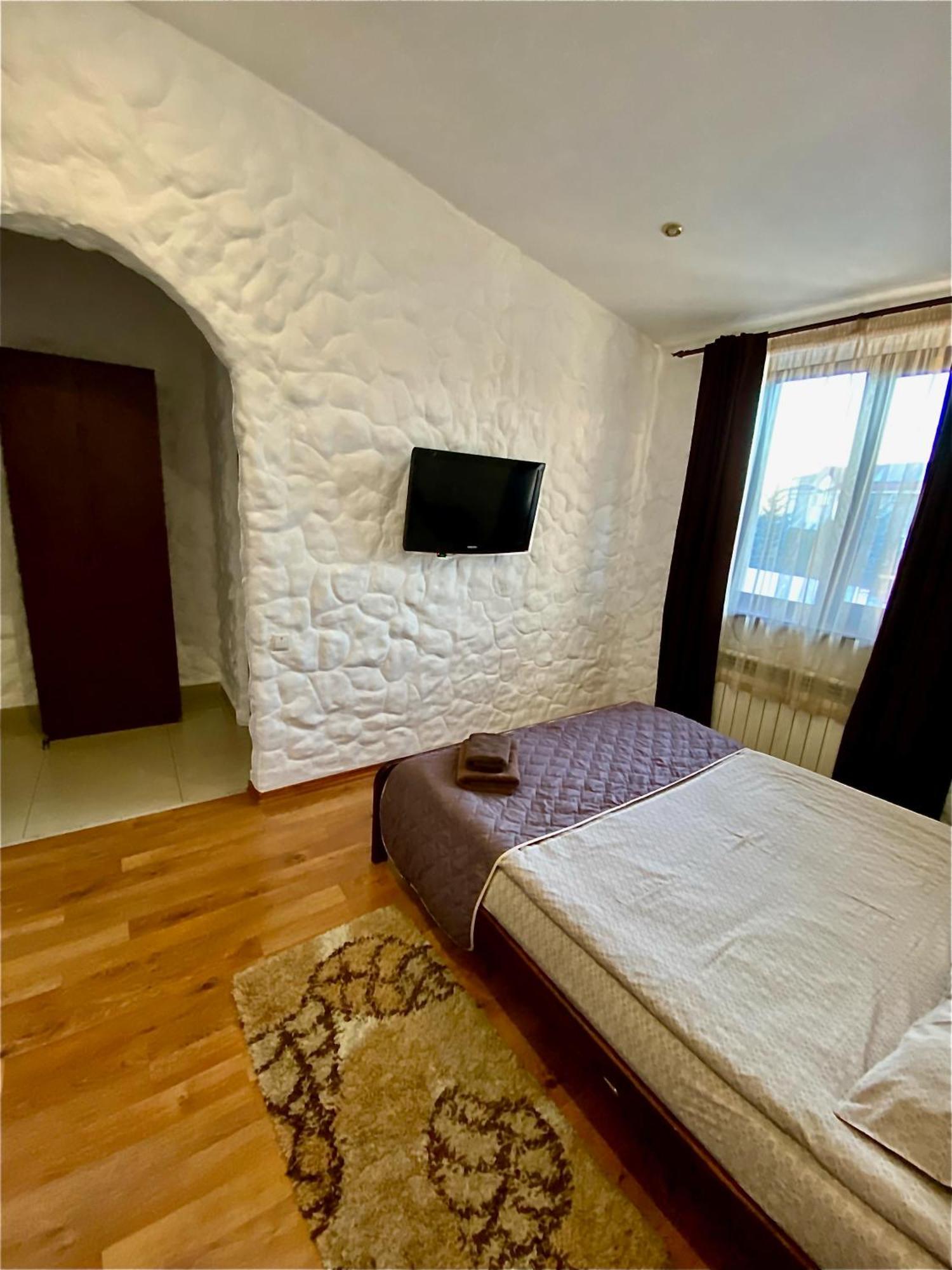 Complex Khutor Hotel Velyka Omelyana Buitenkant foto