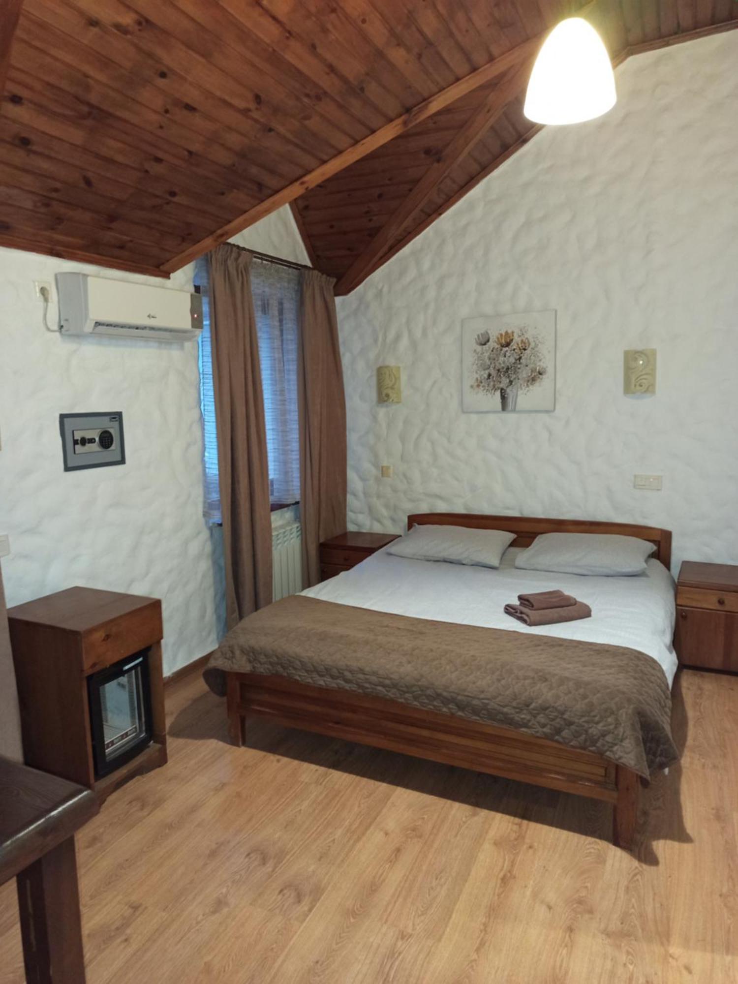Complex Khutor Hotel Velyka Omelyana Buitenkant foto